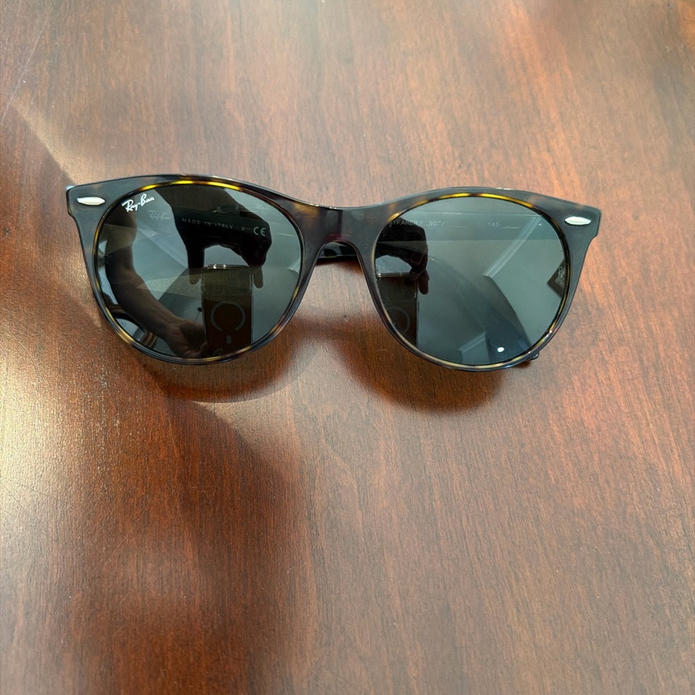 Ray-Ban Polarized Tortoise Some discoloration inside of the frame. No Scratches - Picture 4 of 12